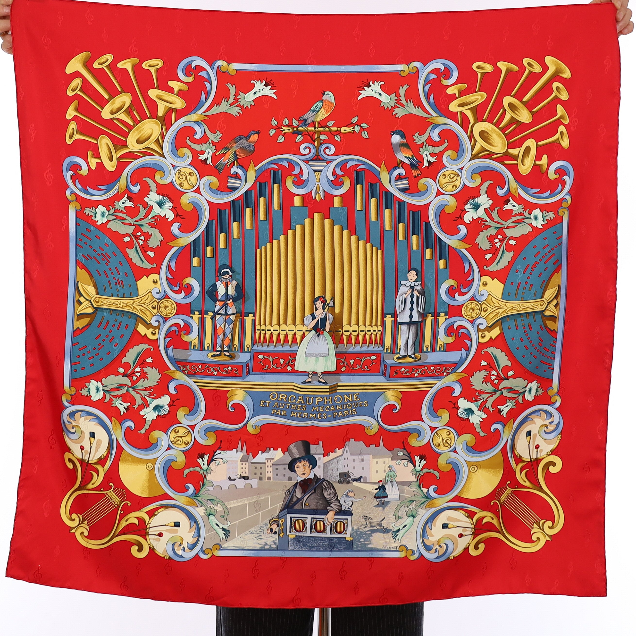 Pristine Hermès Orgauphone Silk Scarf