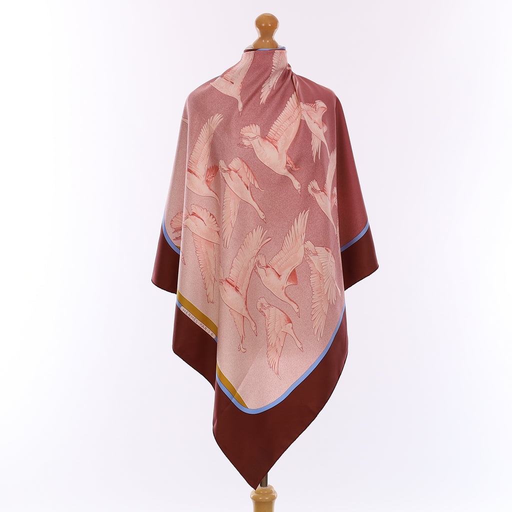 Hermès Oiseaux Migrateurs Silk Scarf