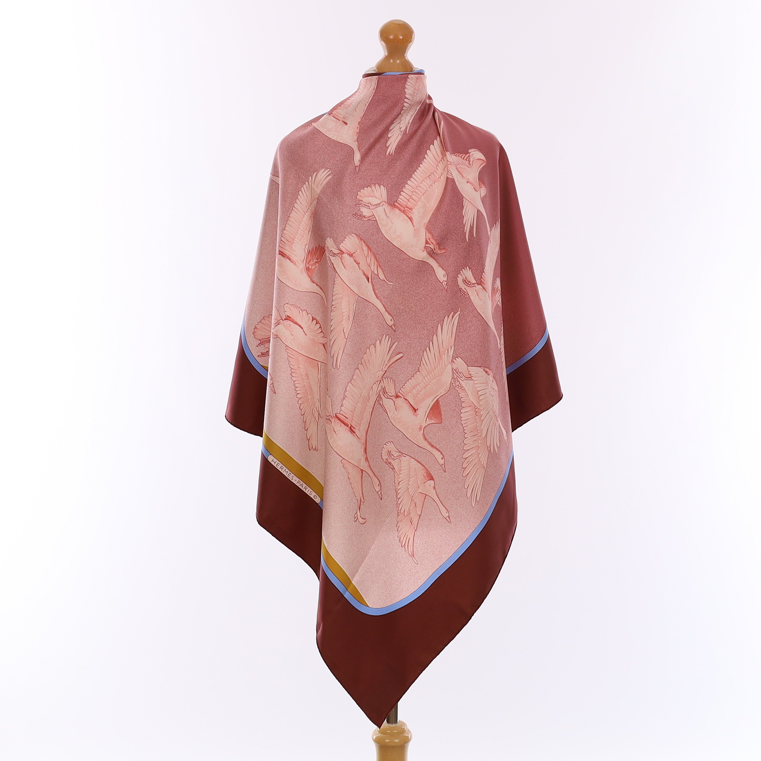 Hermès Oiseaux Migrateurs Silk Scarf