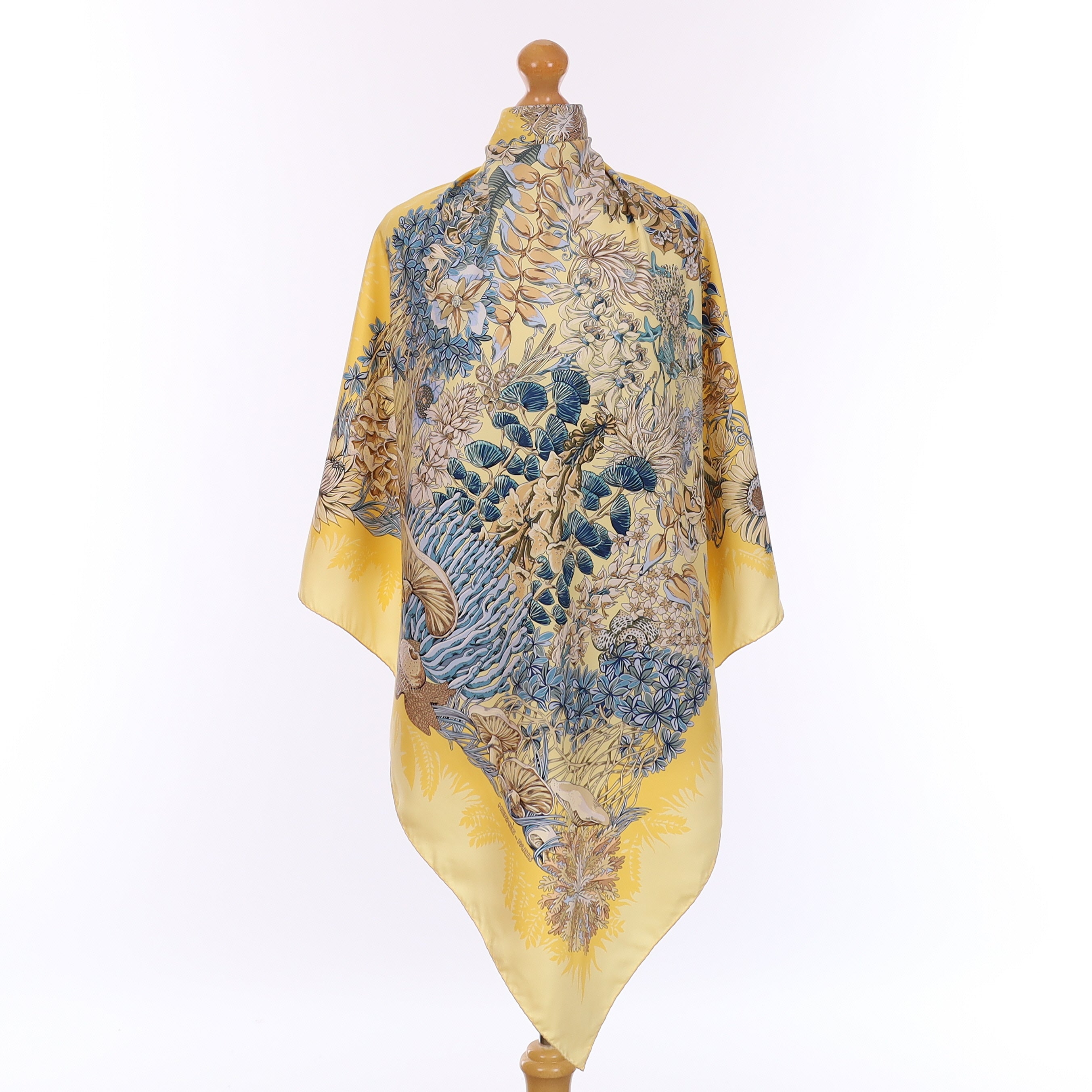 Hermès L'lle Deserte Silk Scarf