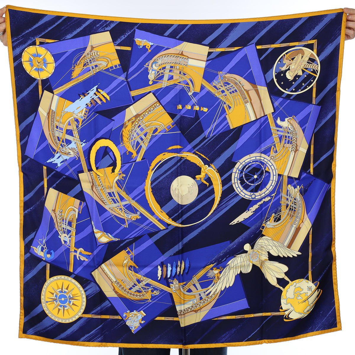 Pristine Boxed Hermès Face au Large Silk Scarf