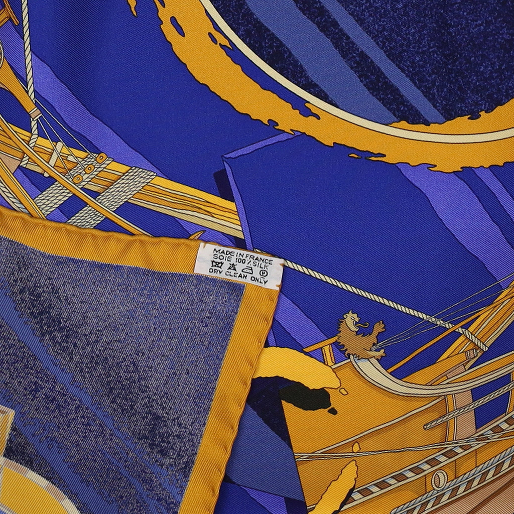 Pristine Boxed Hermès Face au Large Silk Scarf