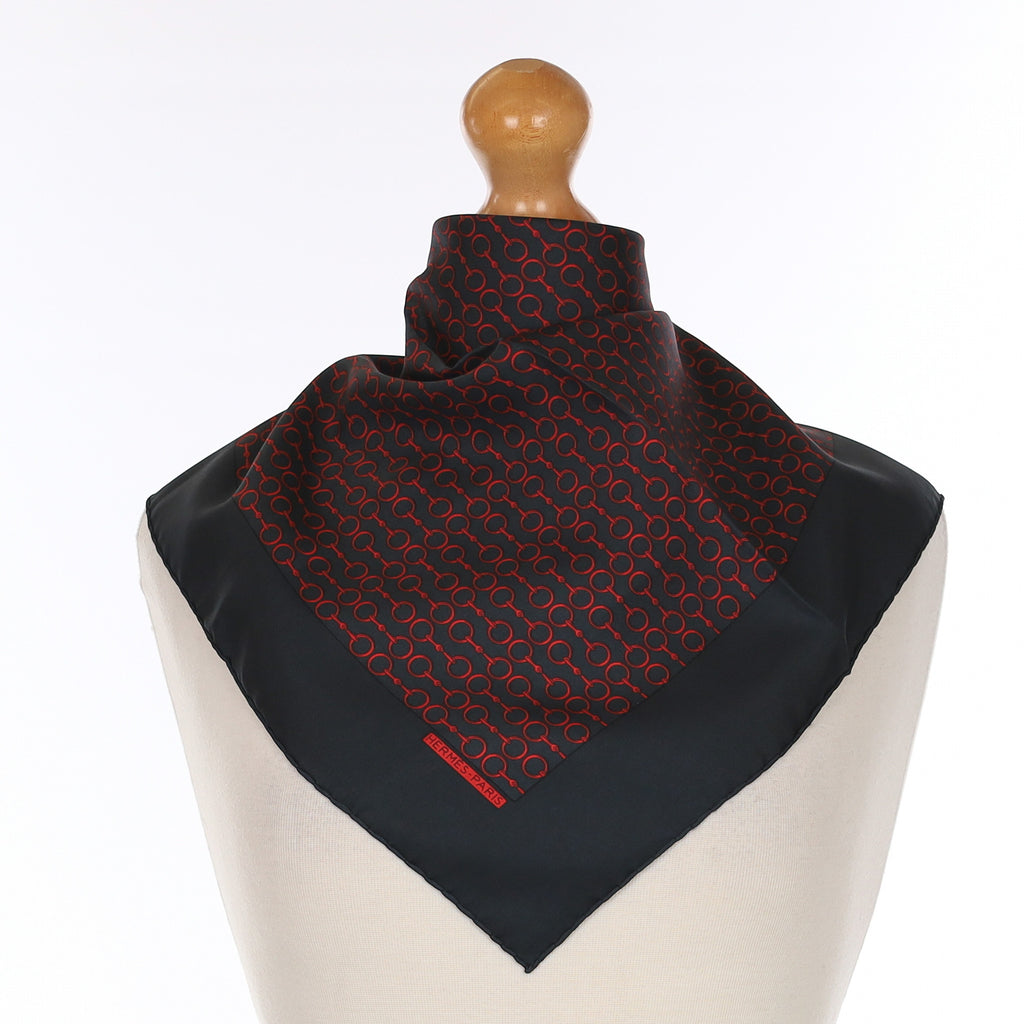 Pristine Boxed Hermès 42 Vintage Silk Scarf
