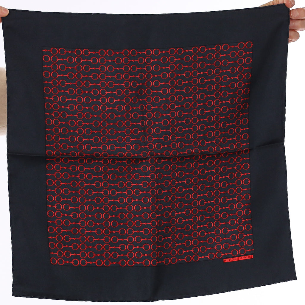 Pristine Boxed Hermès 42 Vintage Silk Scarf