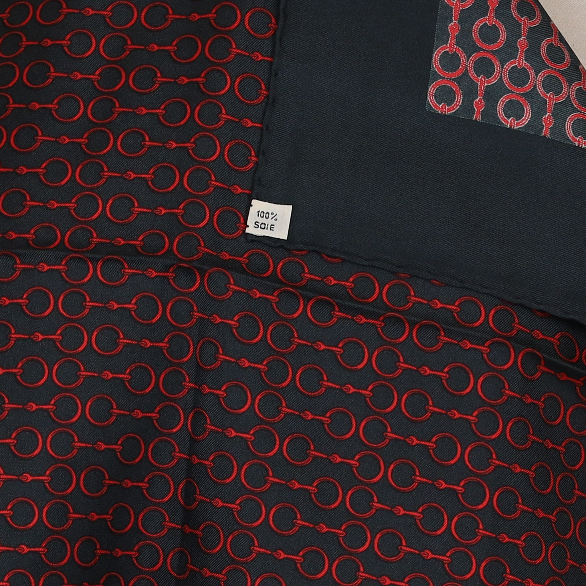 Pristine Boxed Hermès 42 Vintage Silk Scarf