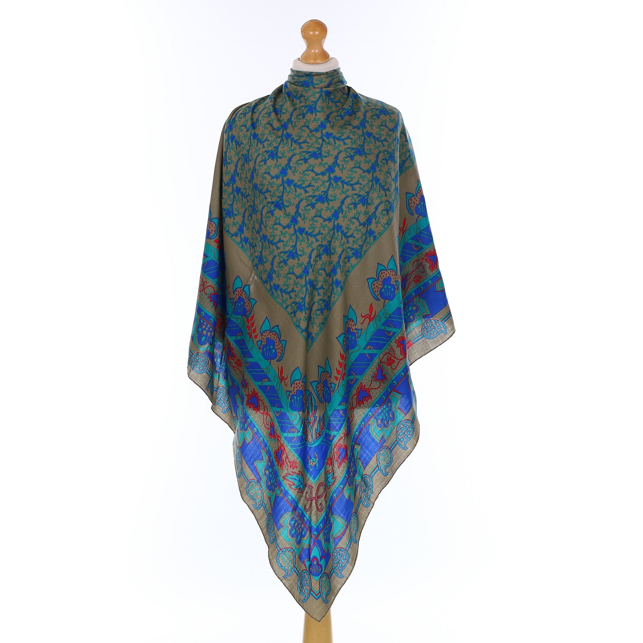 Boxed Hermès Fleurs et Feuilles Cashmere and Silk Shawl
