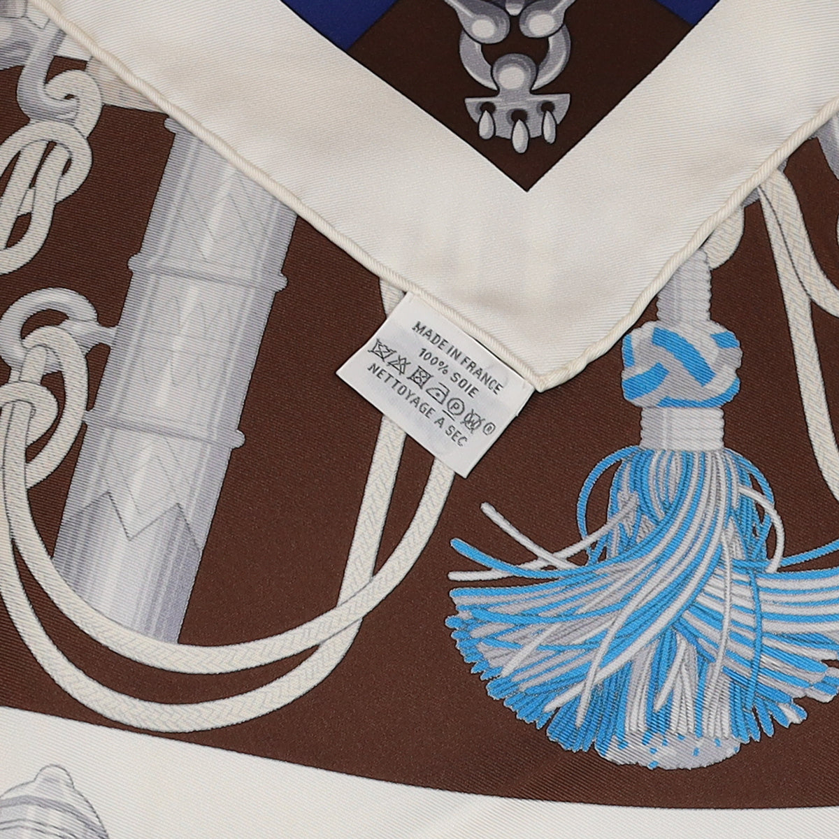 Pristine Boxed Hermès Cliquetis Silk Scarf