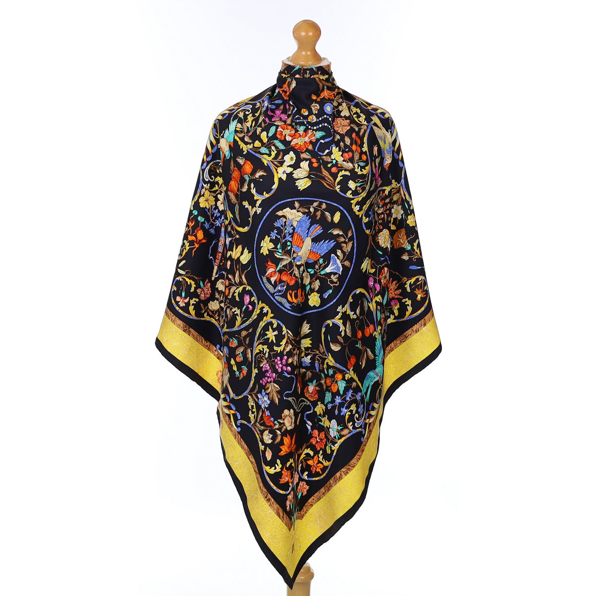 Pristine Hermès Pierres d'Orient et D'Occident Silk Scarf