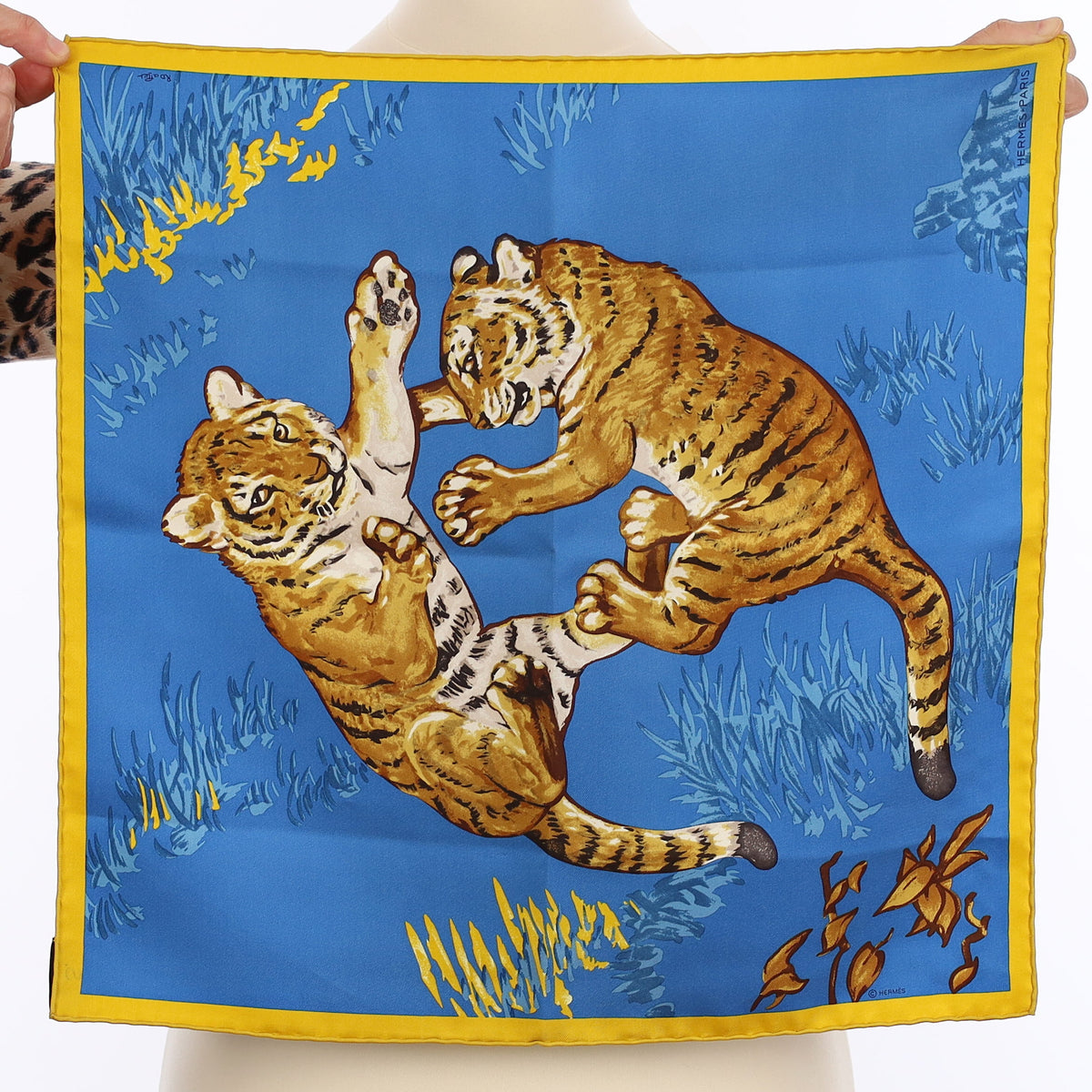 Brand New Boxed Hermès Les Tigreaux Silk Scarf 45