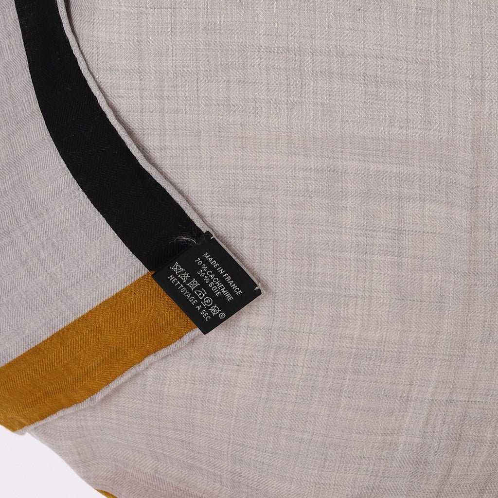 Brand New Boxed Hermès Couvertures et Tenues de Jour Pour L'écurie L'attente et la Présentation Cashmere Blend Scarf