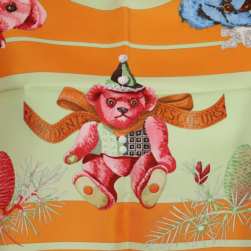 Brand New Boxed Hermès Confidents des Coeurs Silk Scarf
