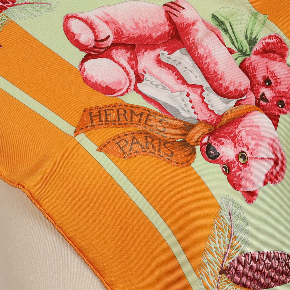 Brand New Boxed Hermès Confidents des Coeurs Silk Scarf