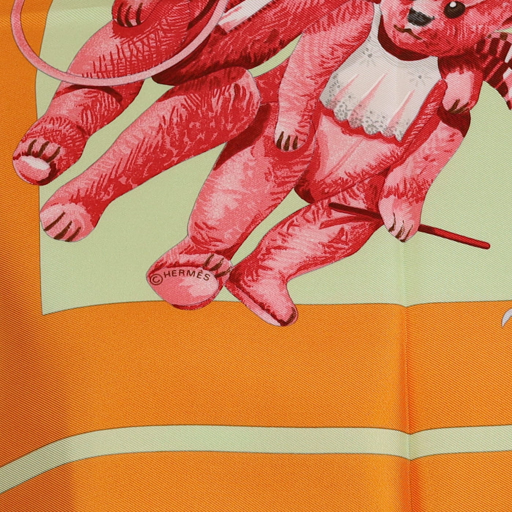 Brand New Boxed Hermès Confidents des Coeurs Silk Scarf