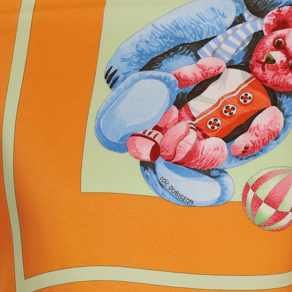 Brand New Boxed Hermès Confidents des Coeurs Silk Scarf