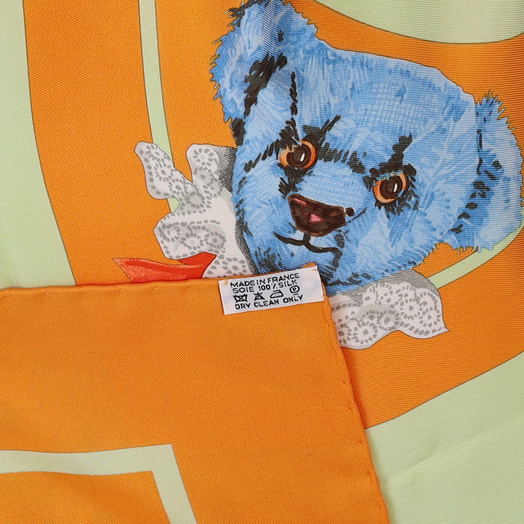 Brand New Boxed Hermès Confidents des Coeurs Silk Scarf