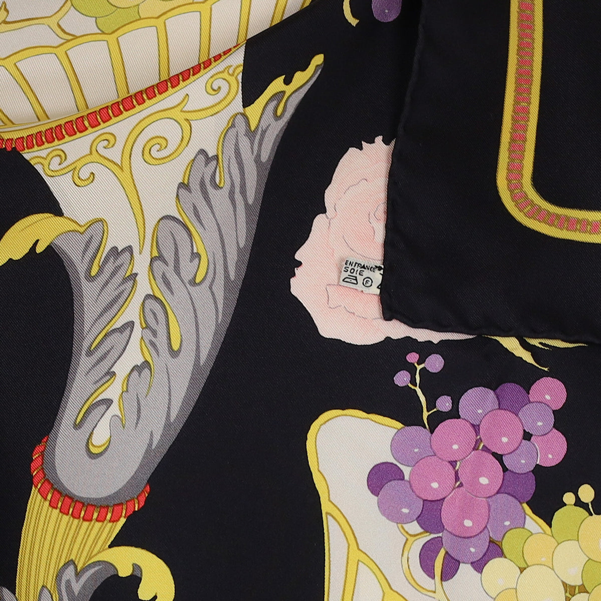 Hermès Fleurs Et Raisins Silk Scarf