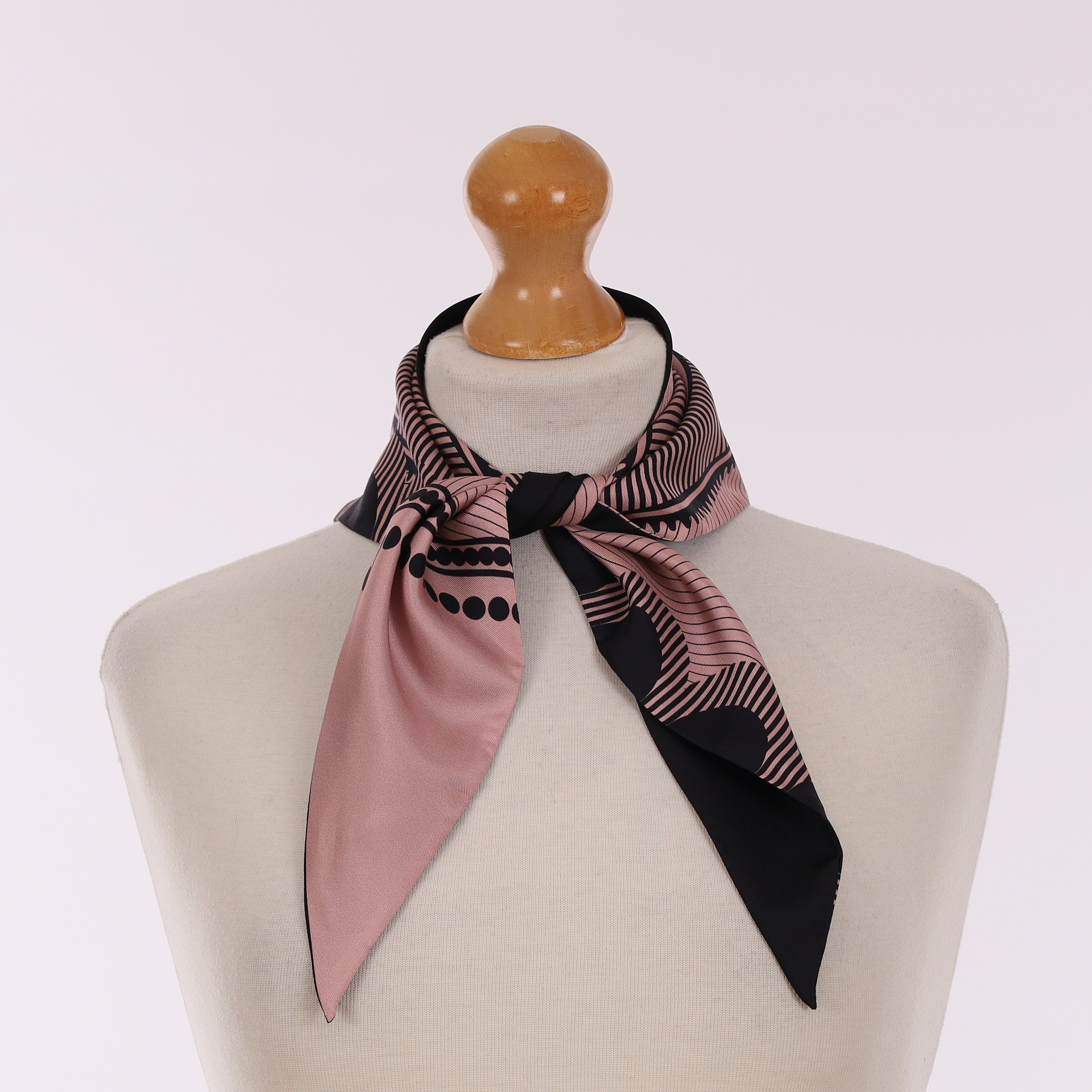 Brand New Smythson Dusky Pink Traingle Silk Scarf