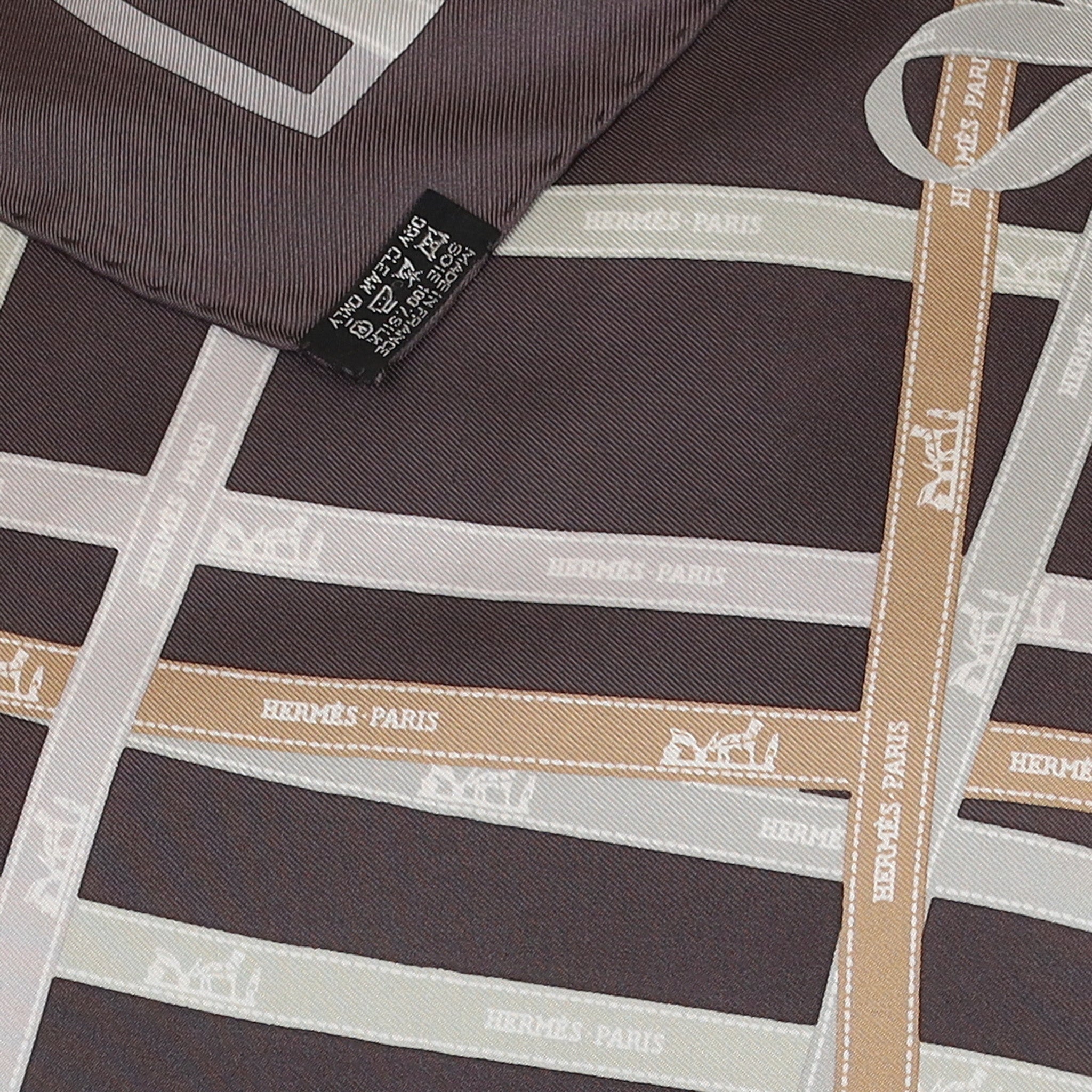 Pristine Hermès 42 Bolduc Vintage Silk Scarf