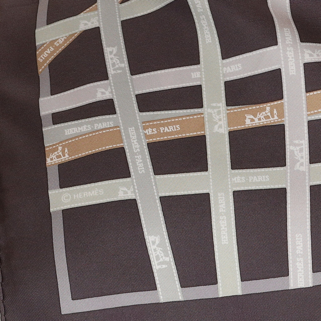 Pristine Hermès 42 Bolduc Vintage Silk Scarf