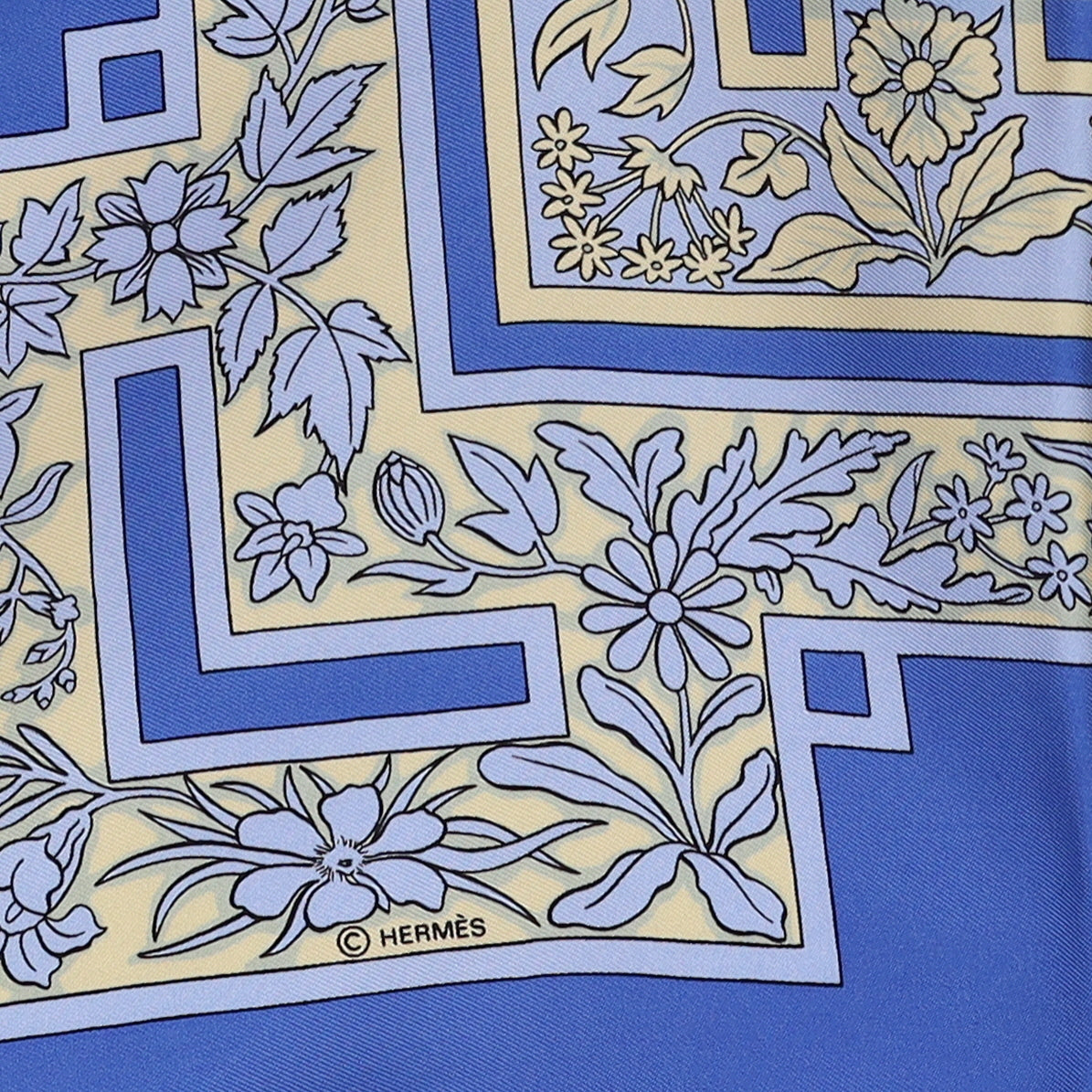 Pristine Boxed Hermès Joyaux L'été Silk Scarf