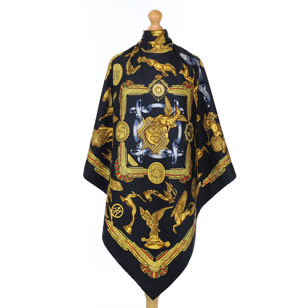 Pristine Hermès Les Parures du Vent Silk Scarf