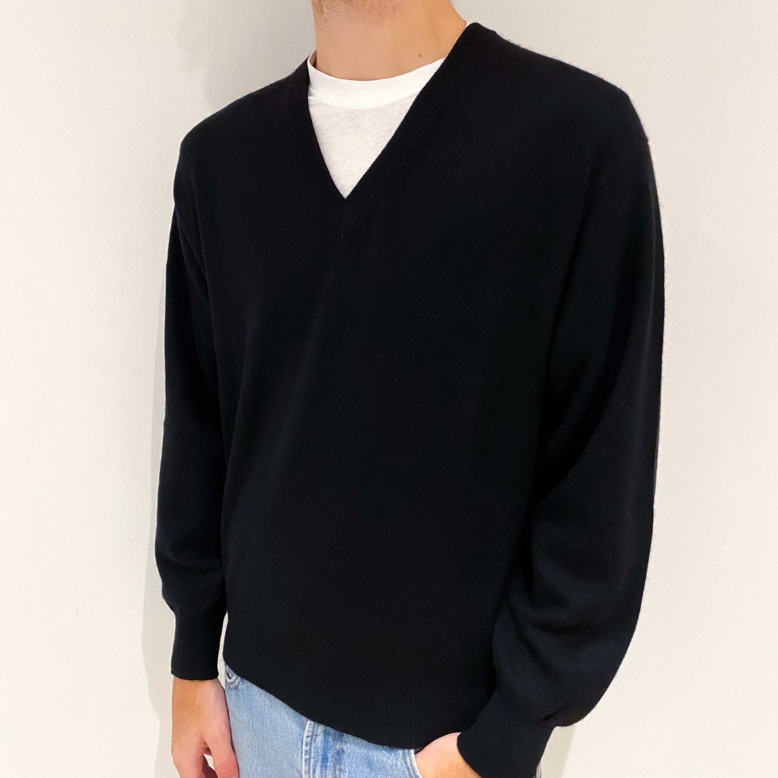 Men's Black Cashmere V-Neck Jumper Large