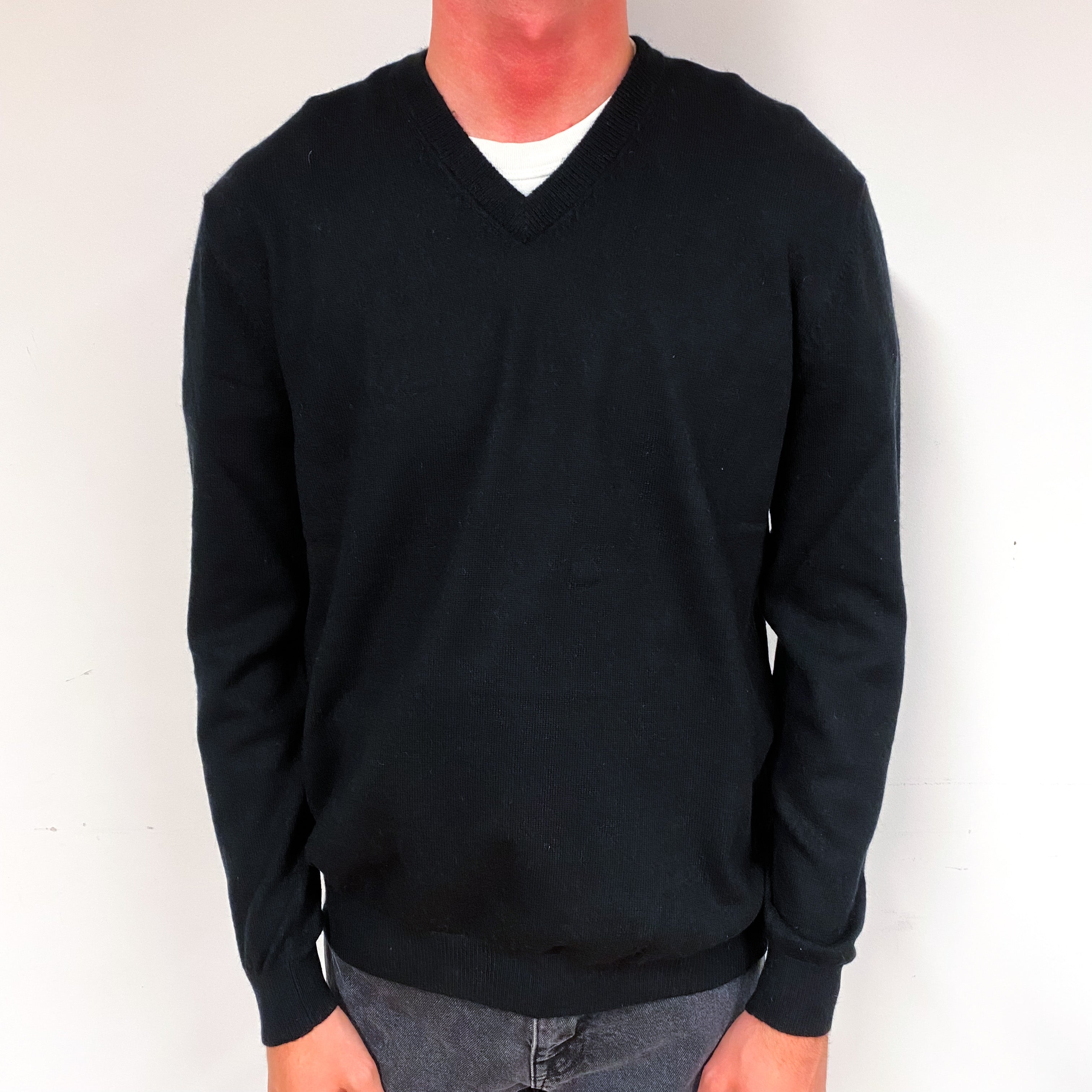 Men's Black Cashmere V-Neck Jumper Small