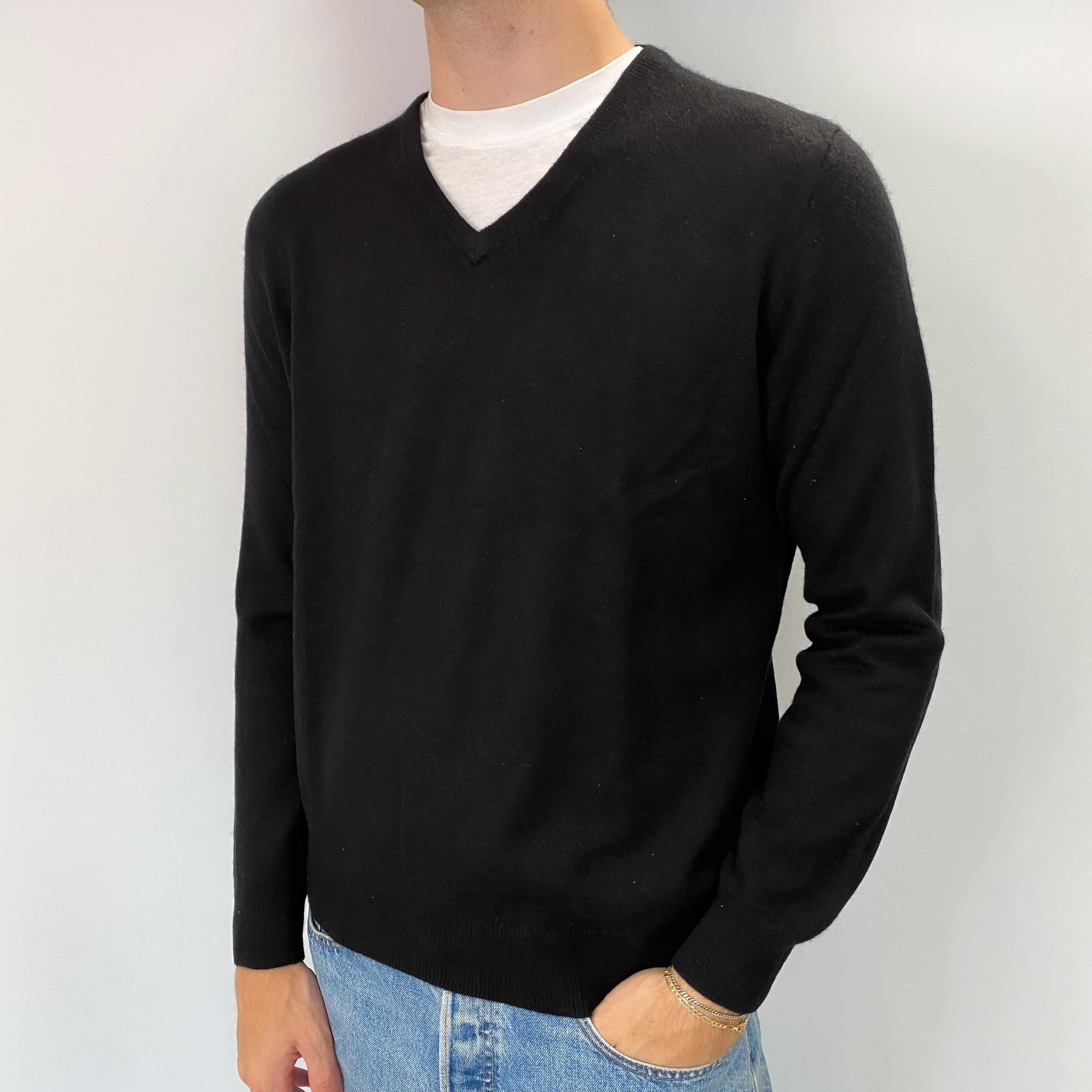 Men's Black Cashmere V Neck Jumper Large