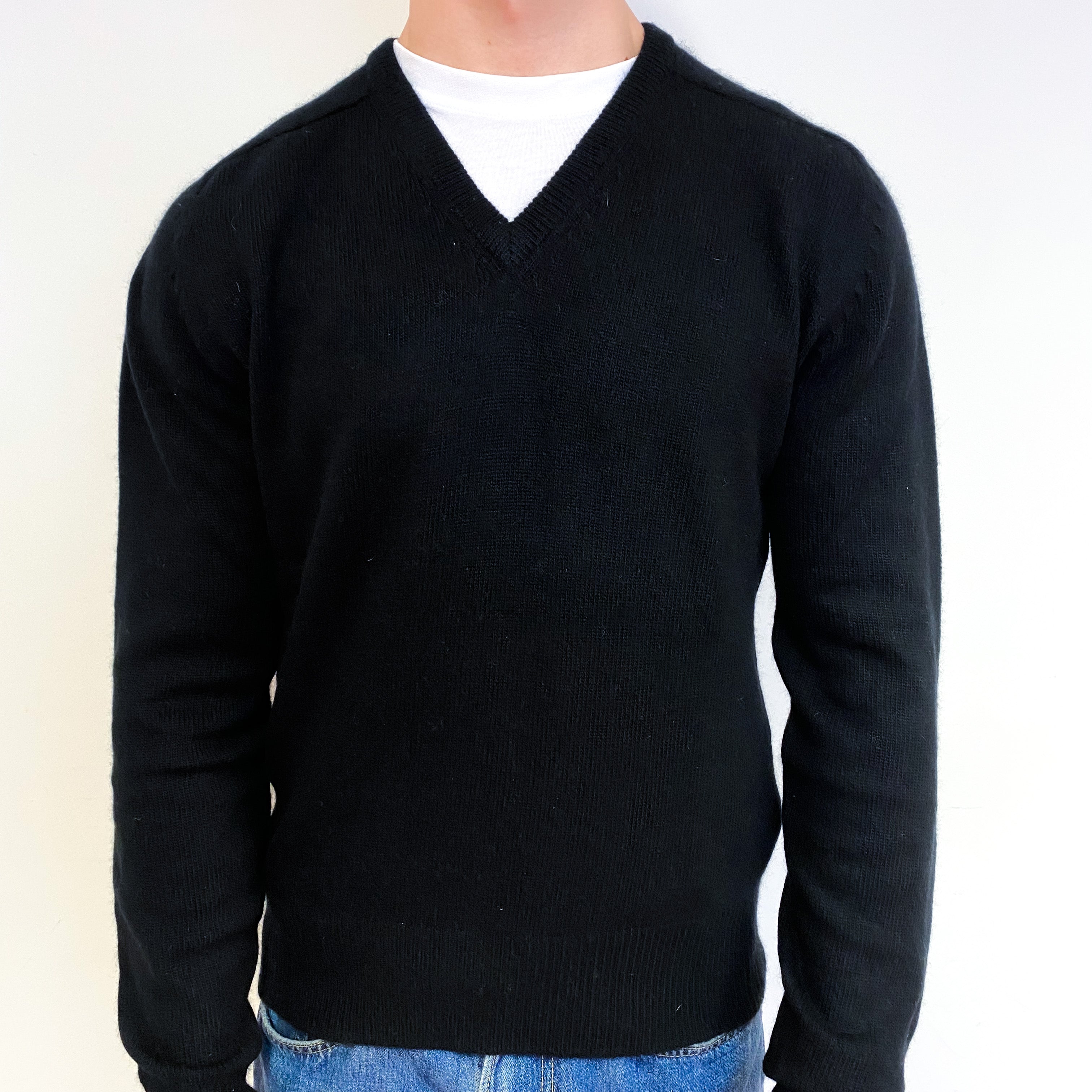 Men's Black Cashmere V-Neck Jumper Small