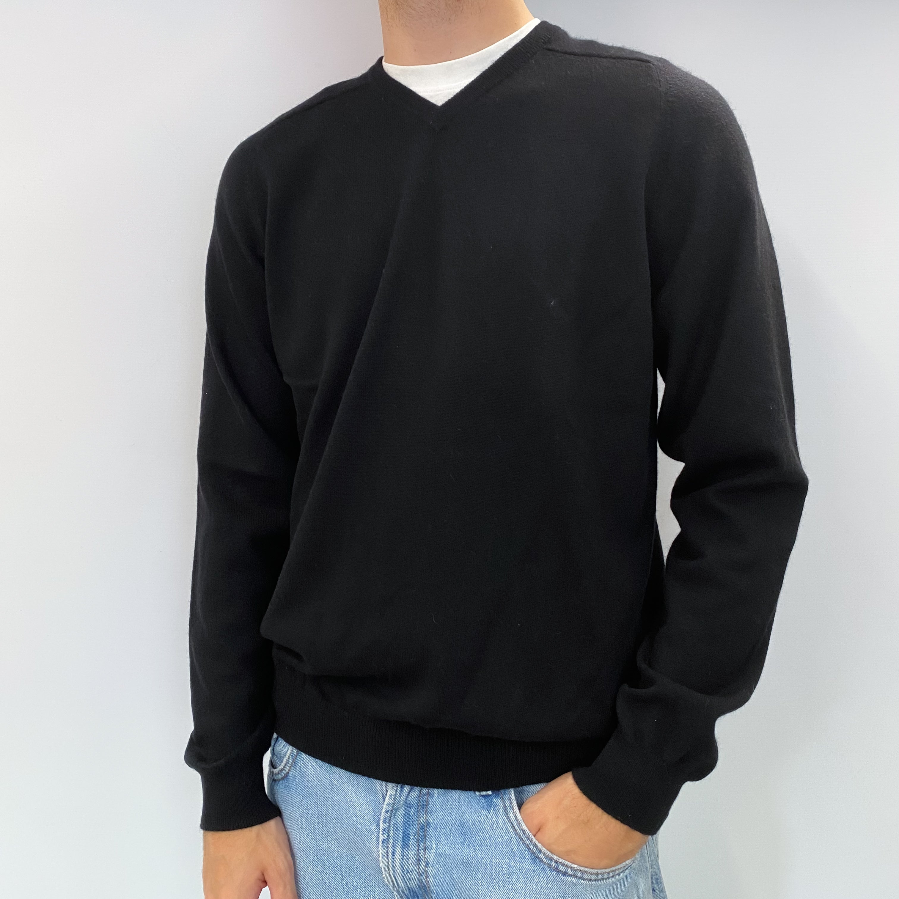 Men's Black Cashmere V Neck Jumper Large