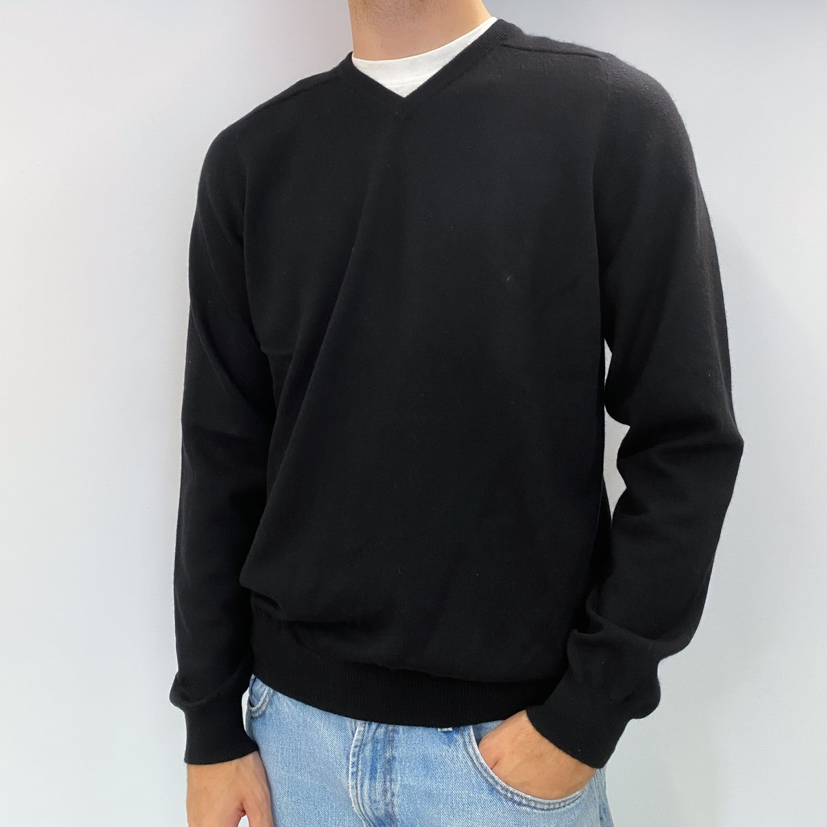 Men's Black Cashmere V Neck Jumper Large