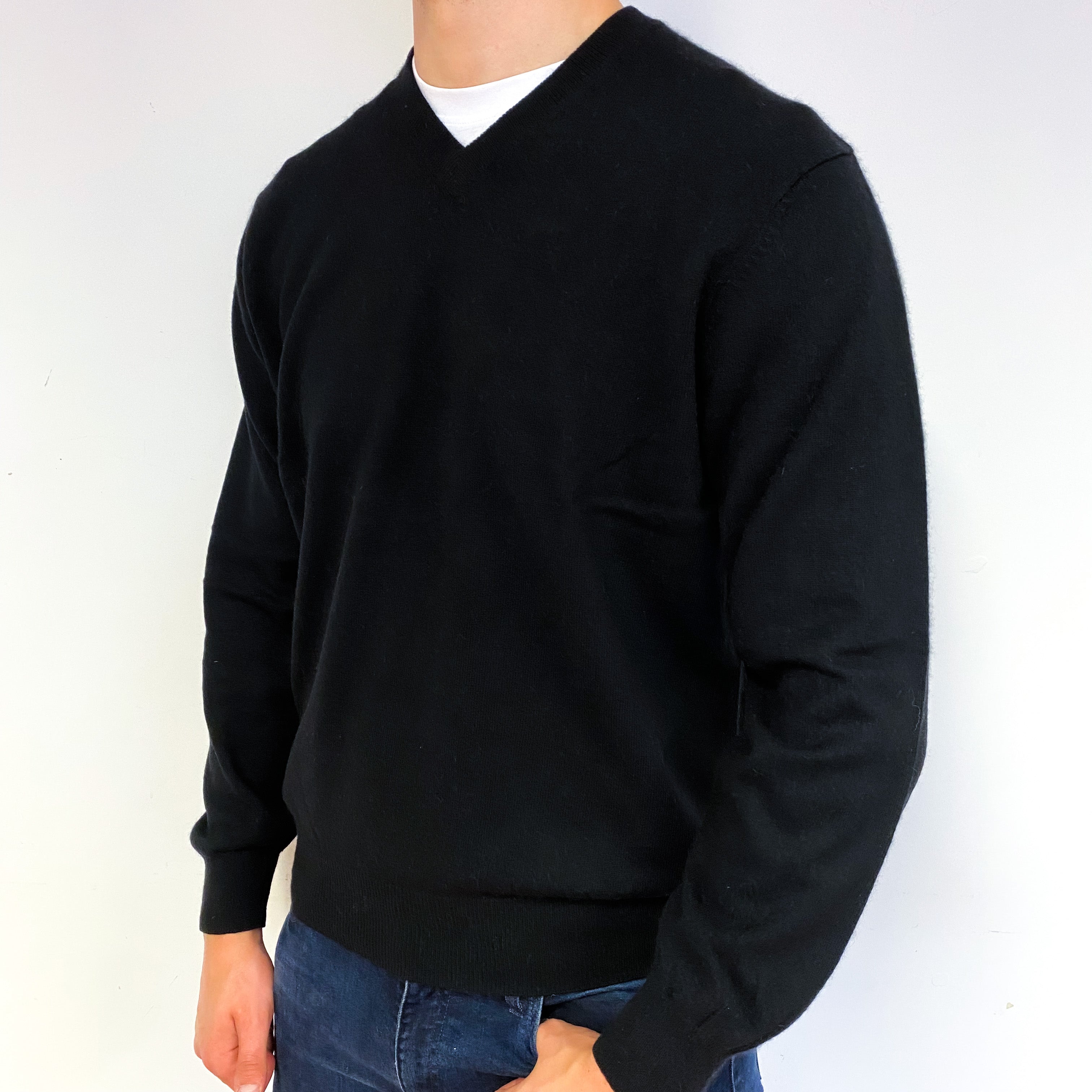 Men's Black Cashmere V-Neck Jumper Extra Large