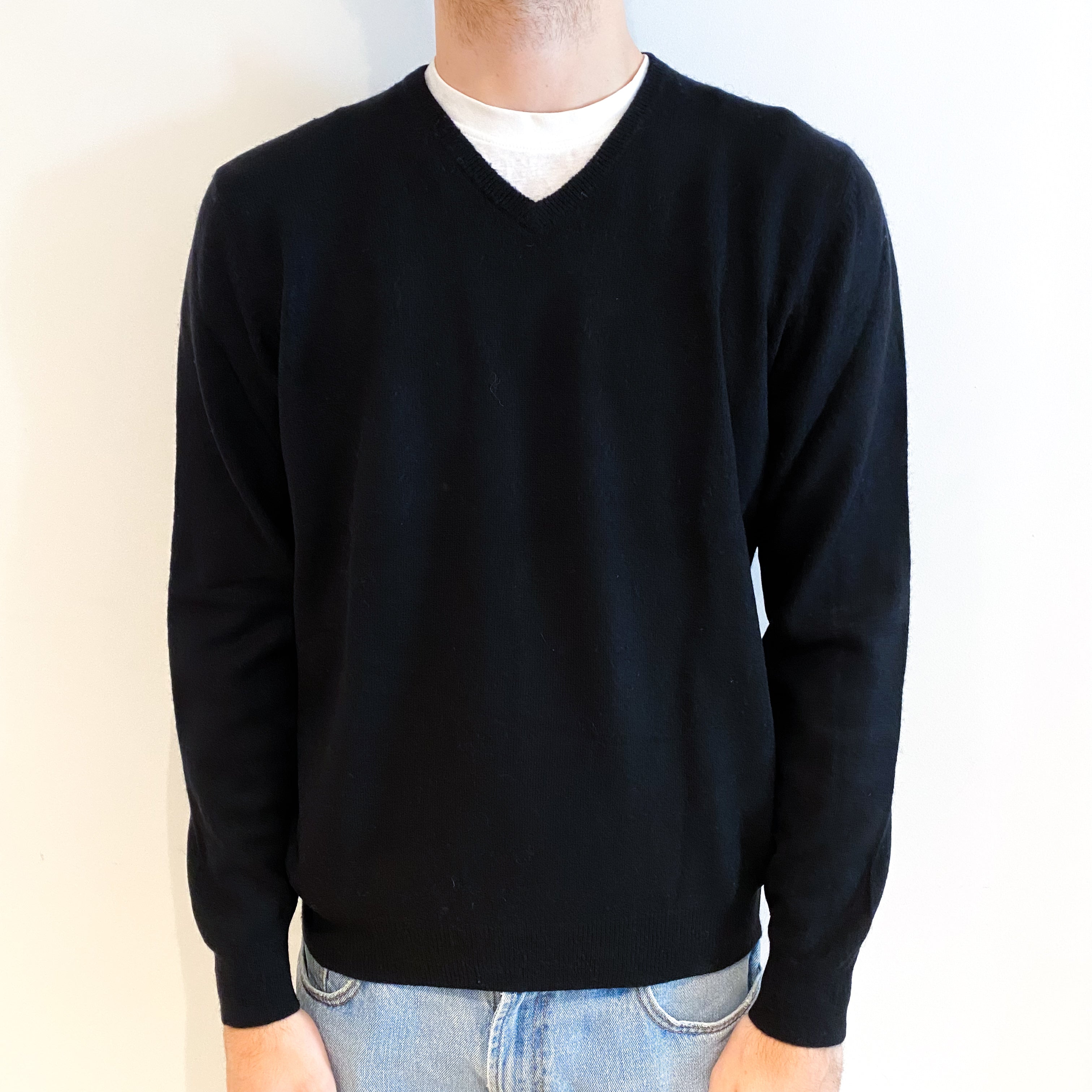 Men's Black Cashmere V Neck Jumper Large