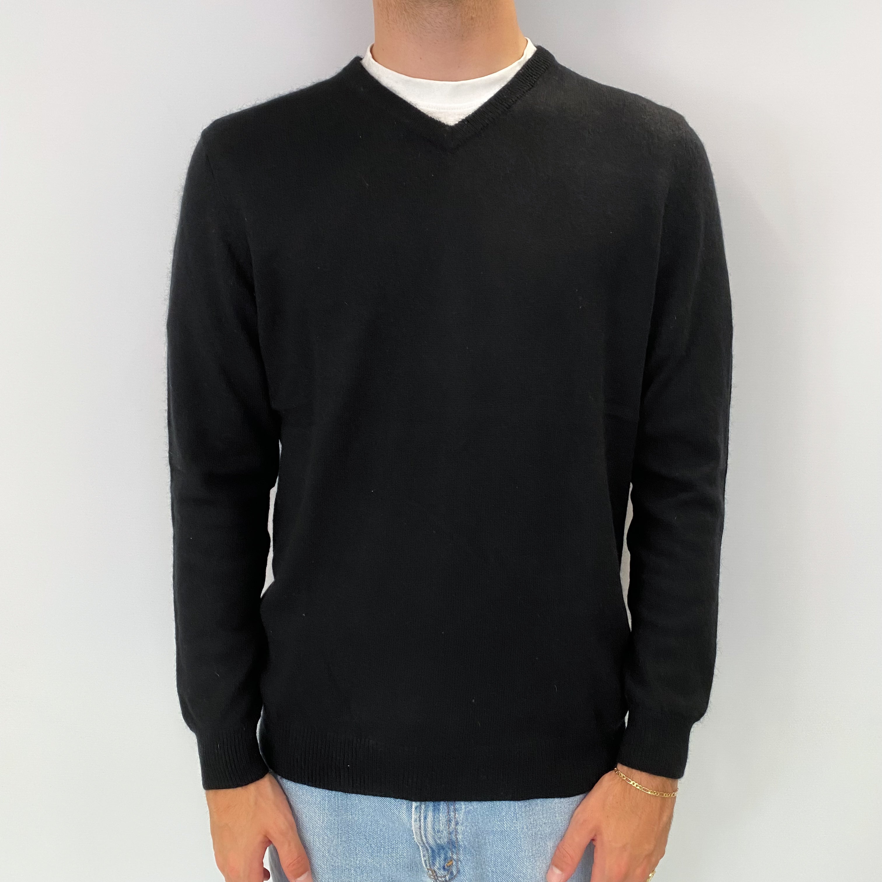 Men's Black Cashmere V Neck Jumper Medium