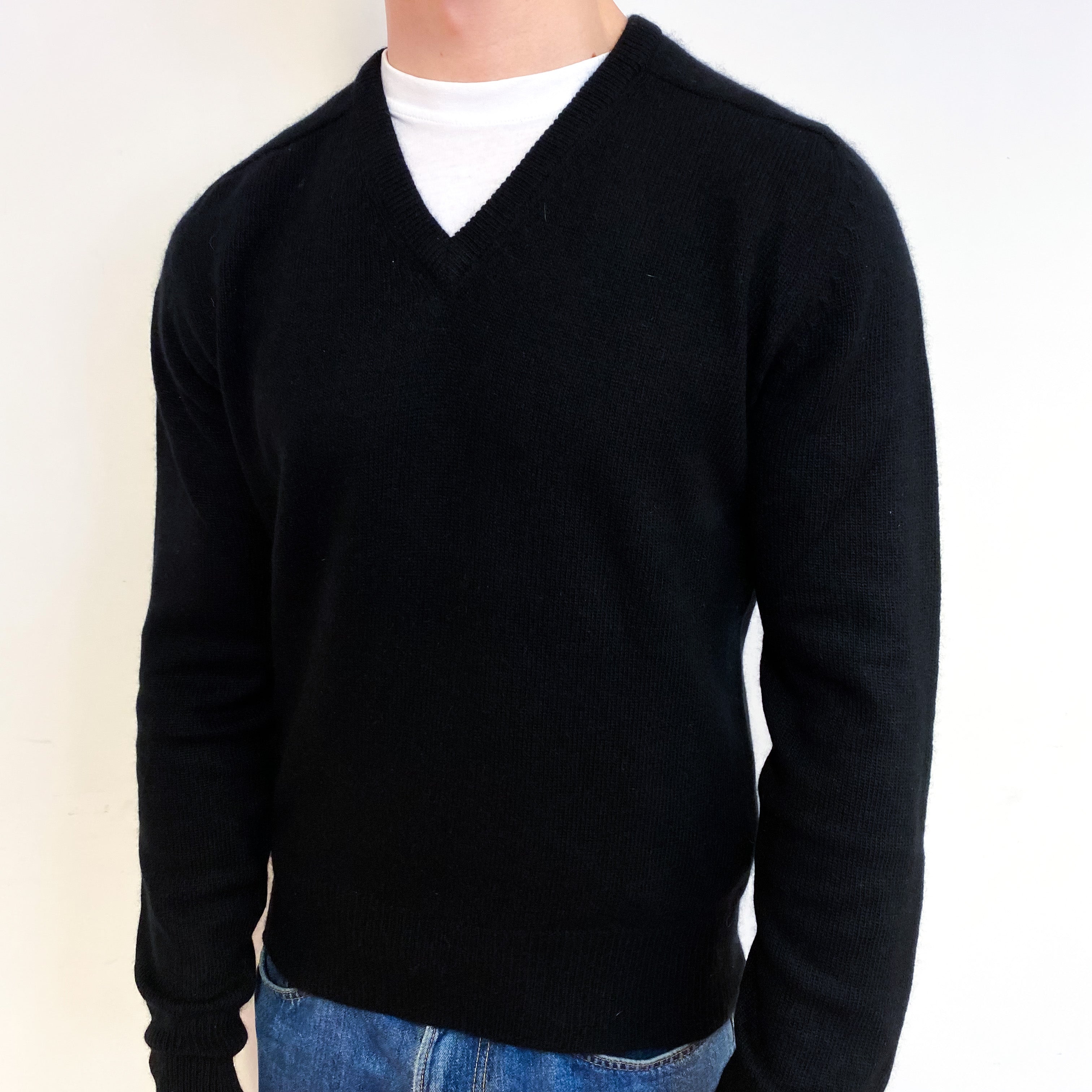 Men's Black Cashmere V-Neck Jumper Small