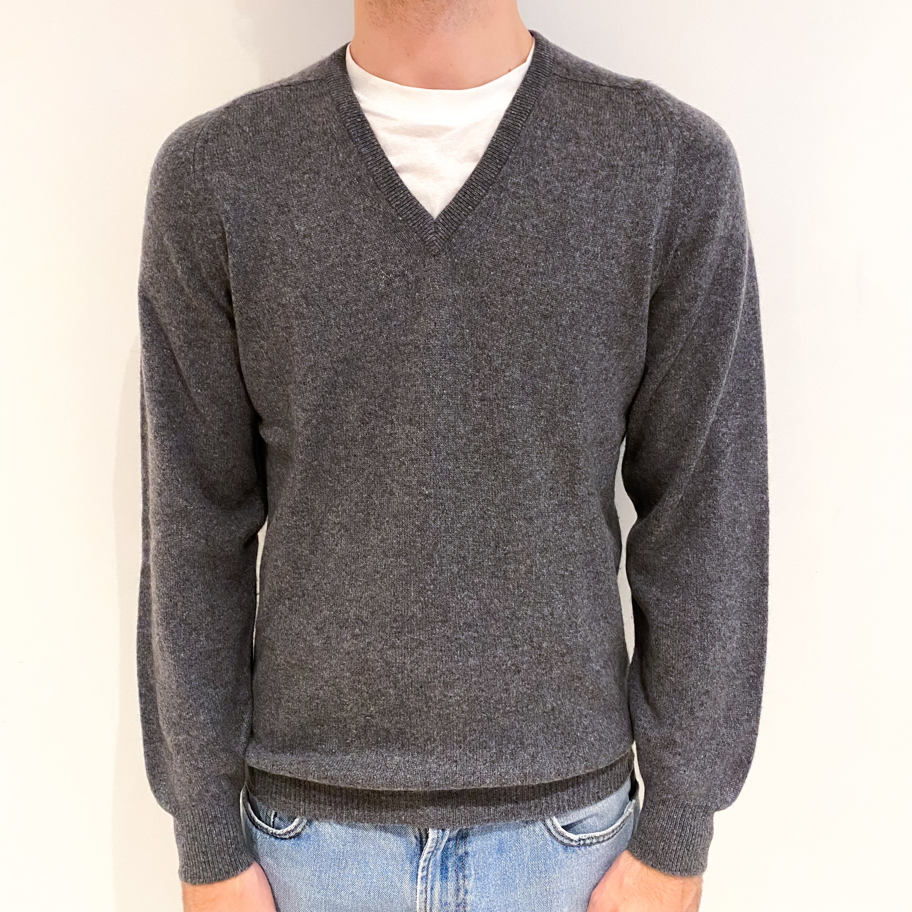 Men's Scottish Ash Grey Cashmere V Neck Jumper Medium
