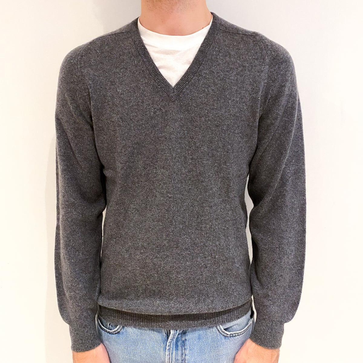 Men's Scottish Ash Grey Cashmere V Neck Jumper Medium