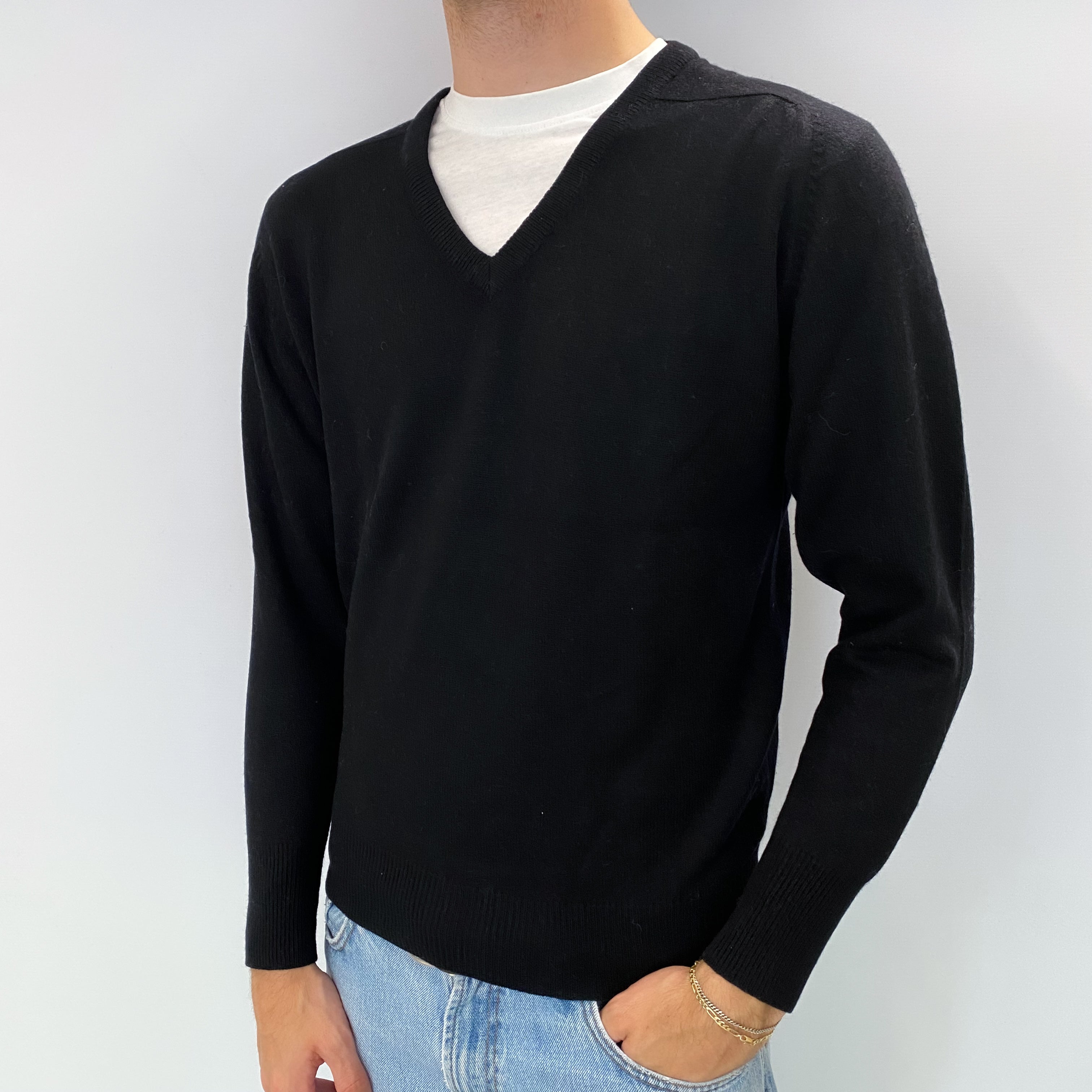 Men's Black Cashmere V Neck Jumper Medium