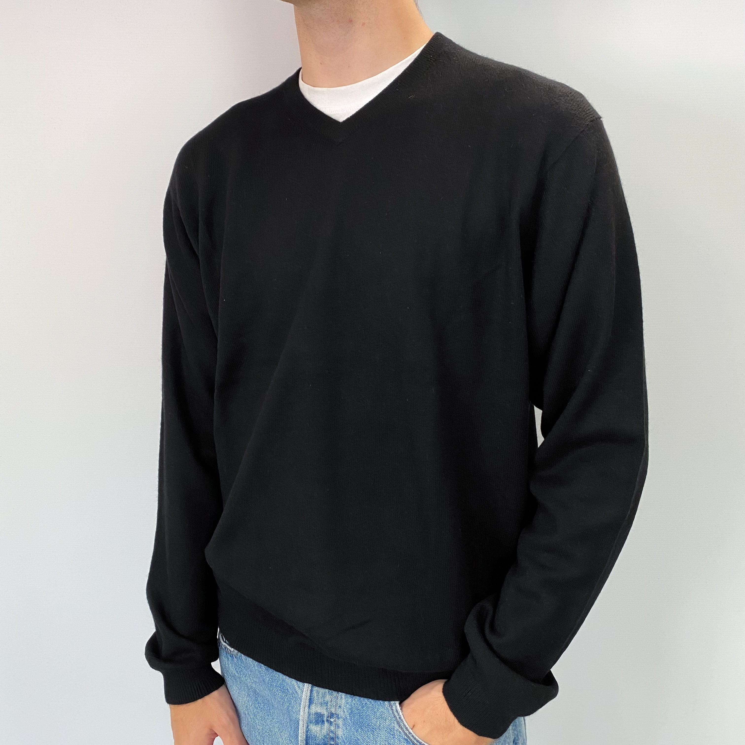 Men's Black Cashmere V Neck Jumper Large