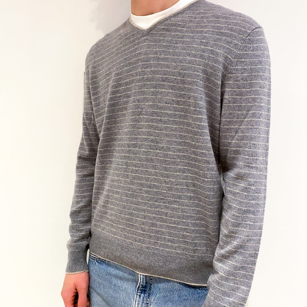 Men's Beige and Grey Striped Cashmere V-Neck Jumper Large