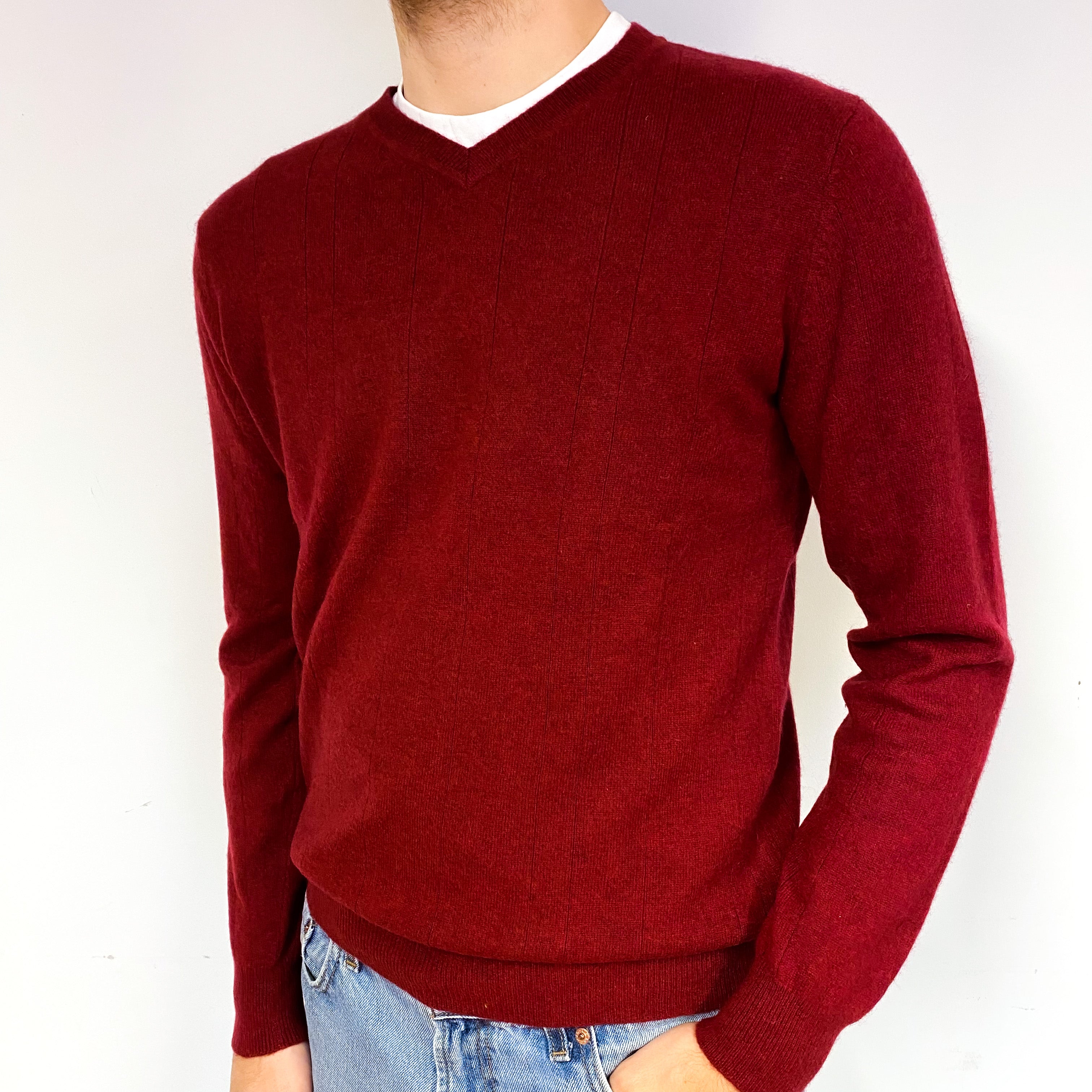 Men's Garnets Red Ribbed Cashmere V-Neck Jumper Medium