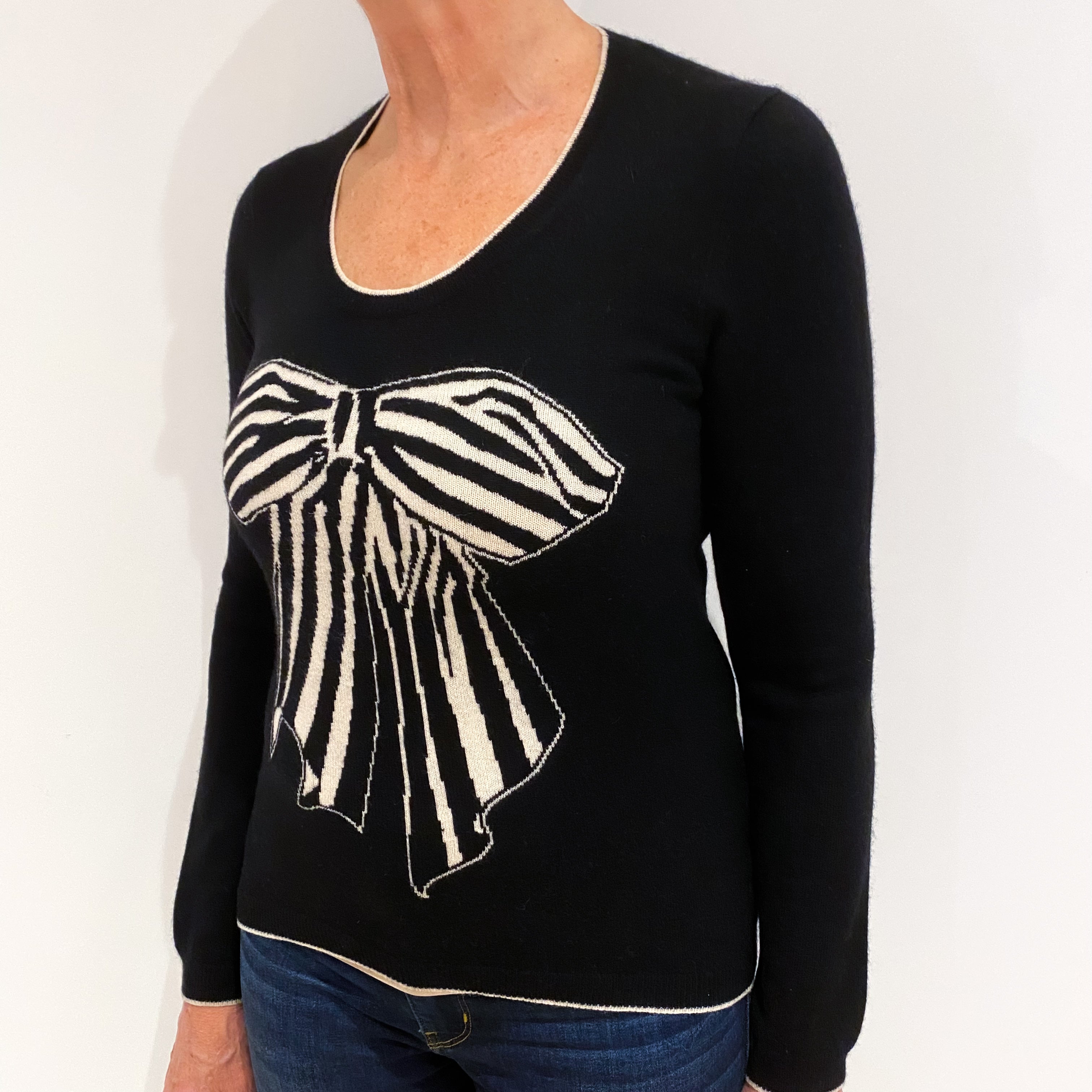 Jaeger Black Bow Design Cashmere Scoop Neck Jumper Medium