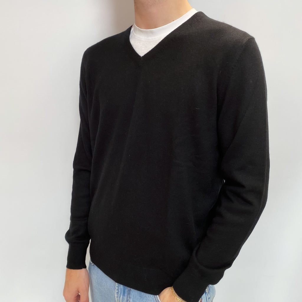 Men's Black Cashmere V Neck Jumper Large