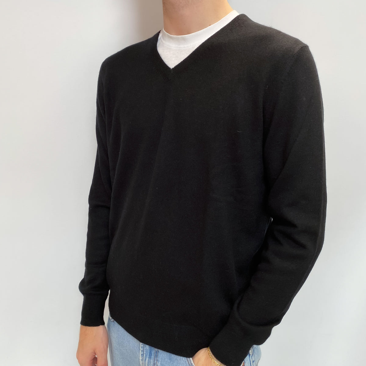 Men's Black Cashmere V Neck Jumper Large