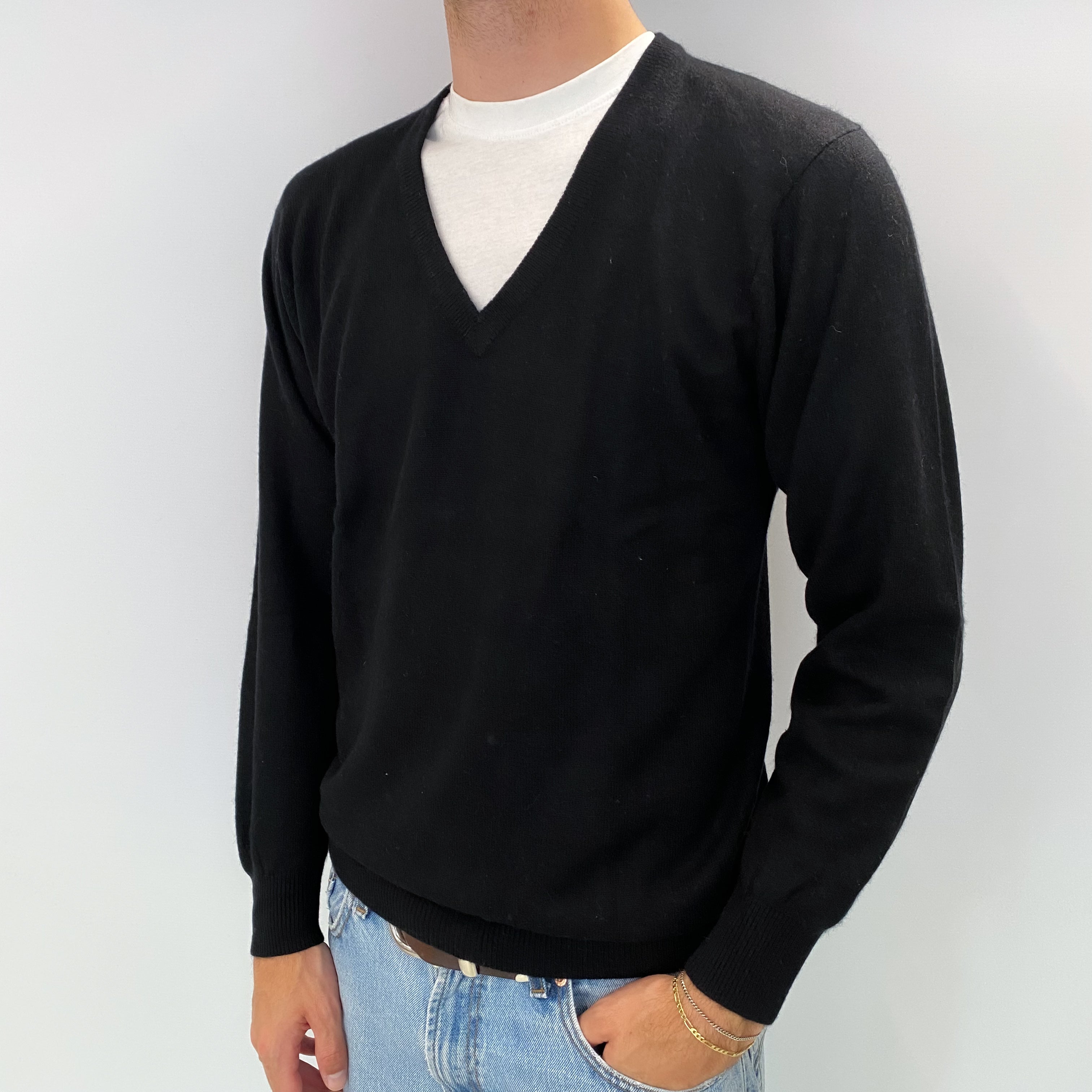 Men's Black Cashmere V Neck Jumper Medium