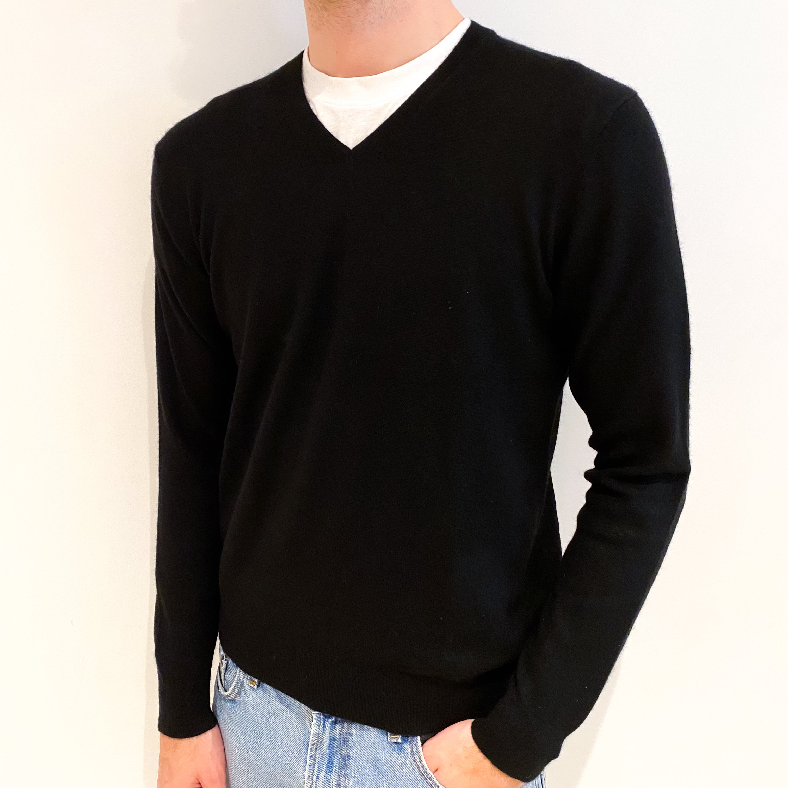 Men's Black Cashmere V Neck Jumper Medium