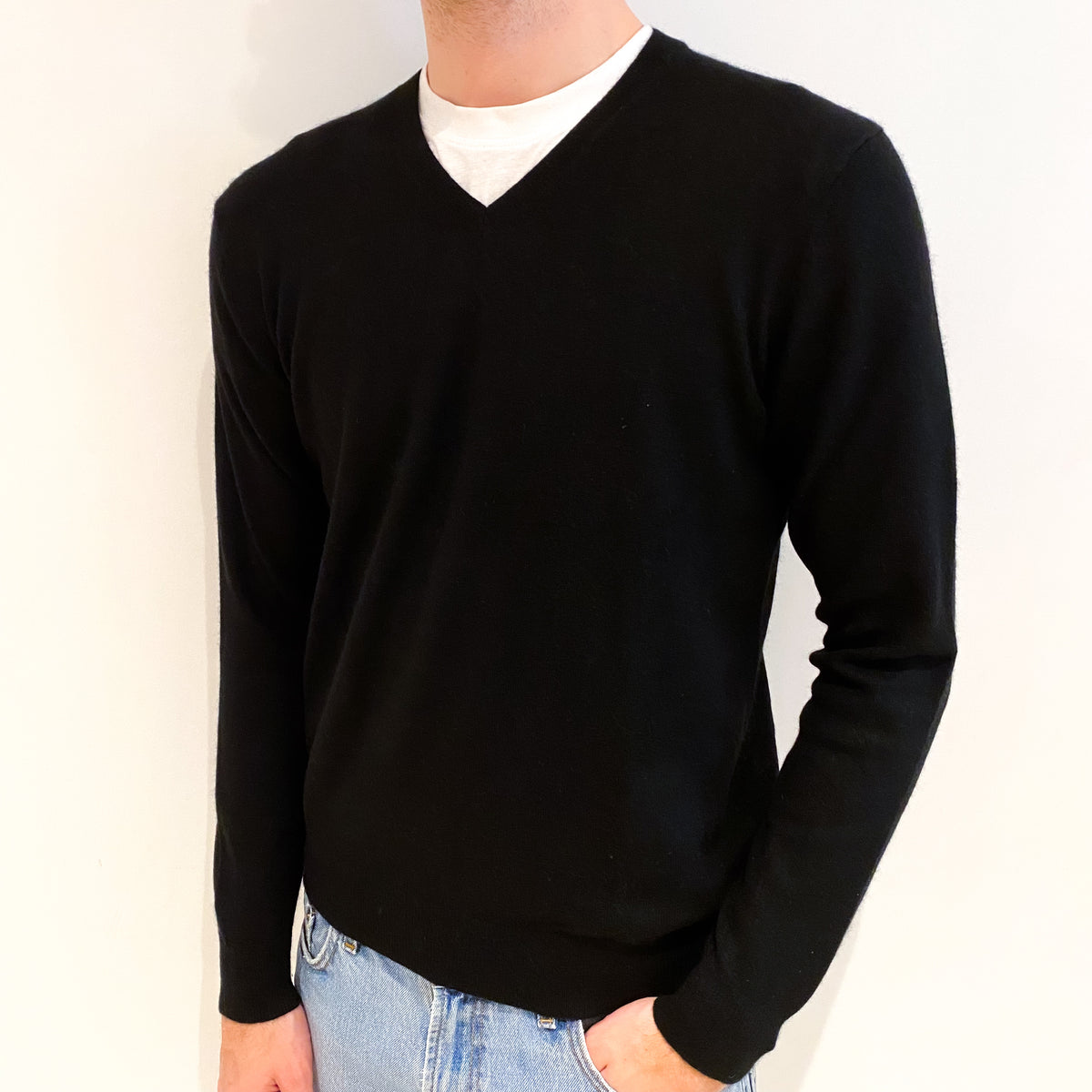 Men's Black Cashmere V Neck Jumper Medium
