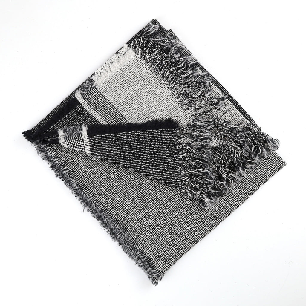 Brand New Begg & Co Black and White Dogtooth Cashmere Woven Wrap