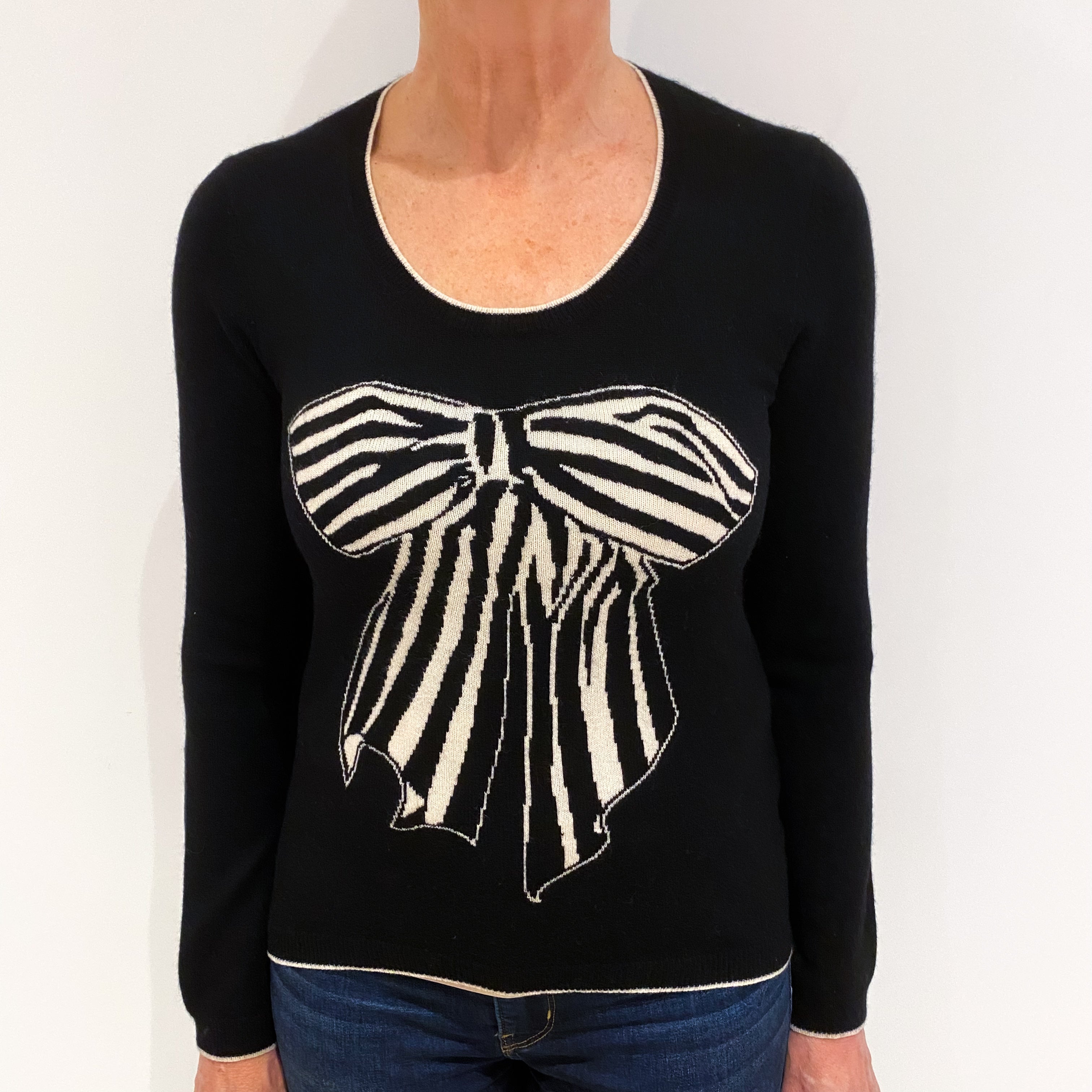 Jaeger Black Bow Design Cashmere Scoop Neck Jumper Medium
