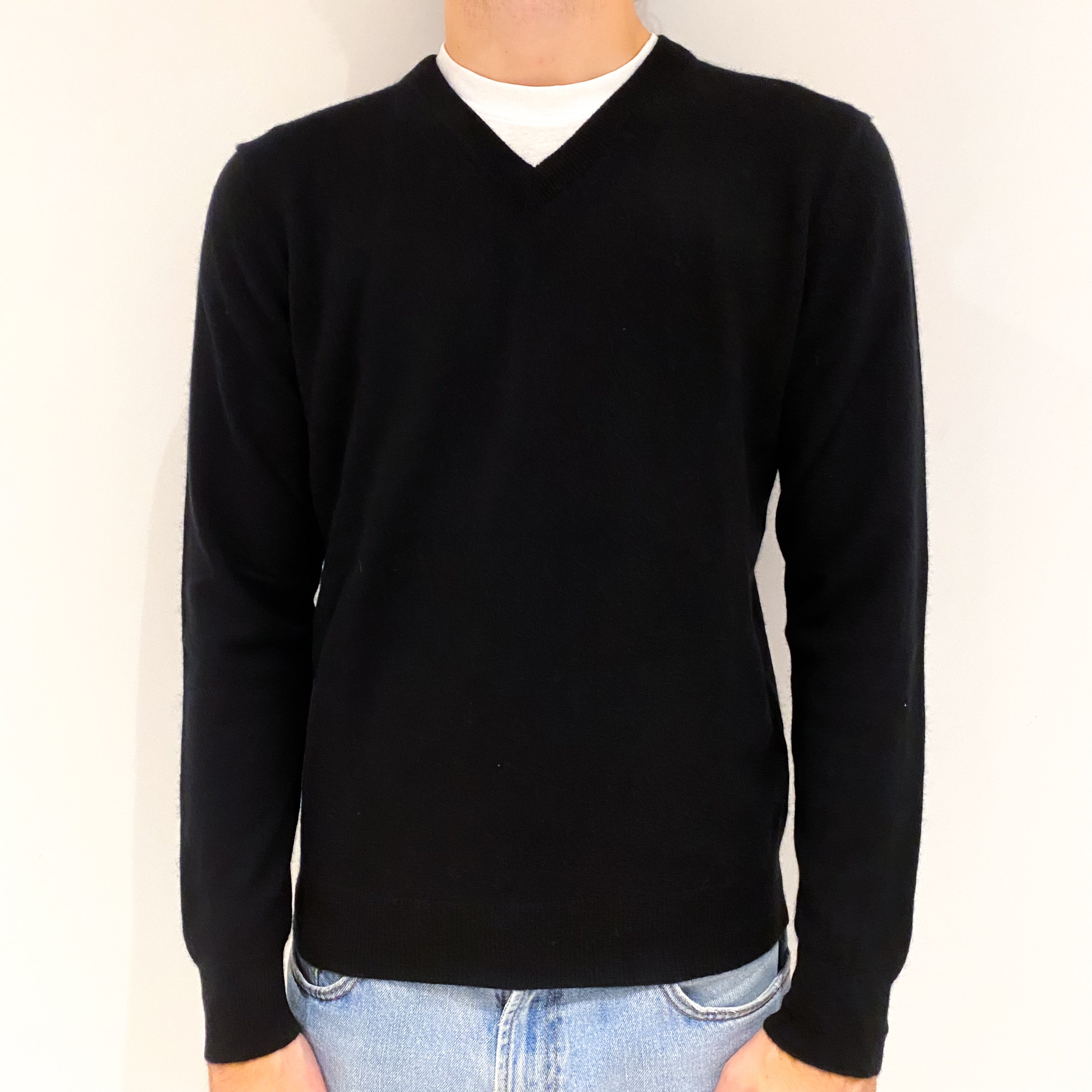 Men's Black Cashmere V-Neck Jumper Large